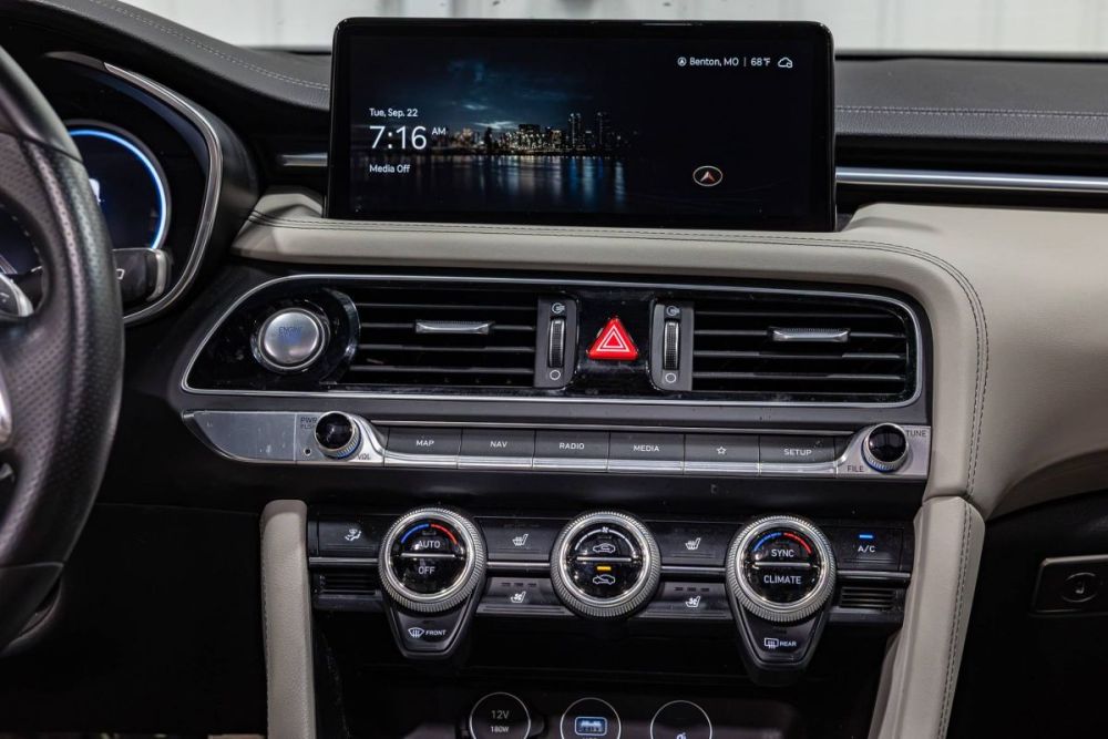 2023 Genesis G70 2.0T - photo 16