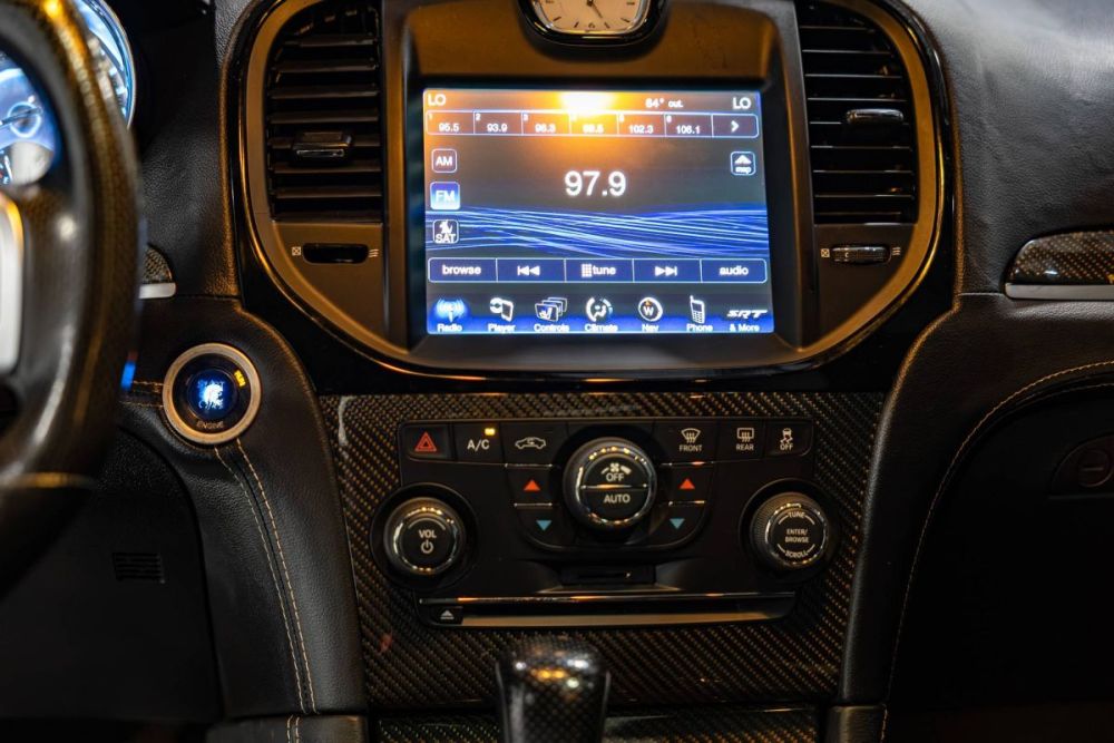 2013 Chrysler 300 SRT8 - photo 15