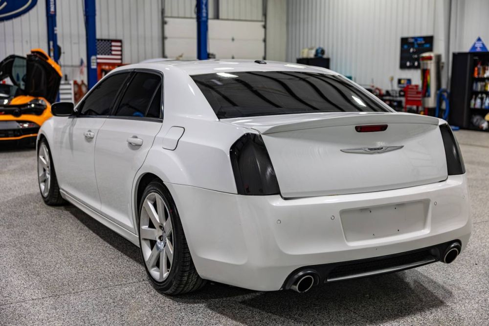 2013 Chrysler 300 SRT8 - photo 3