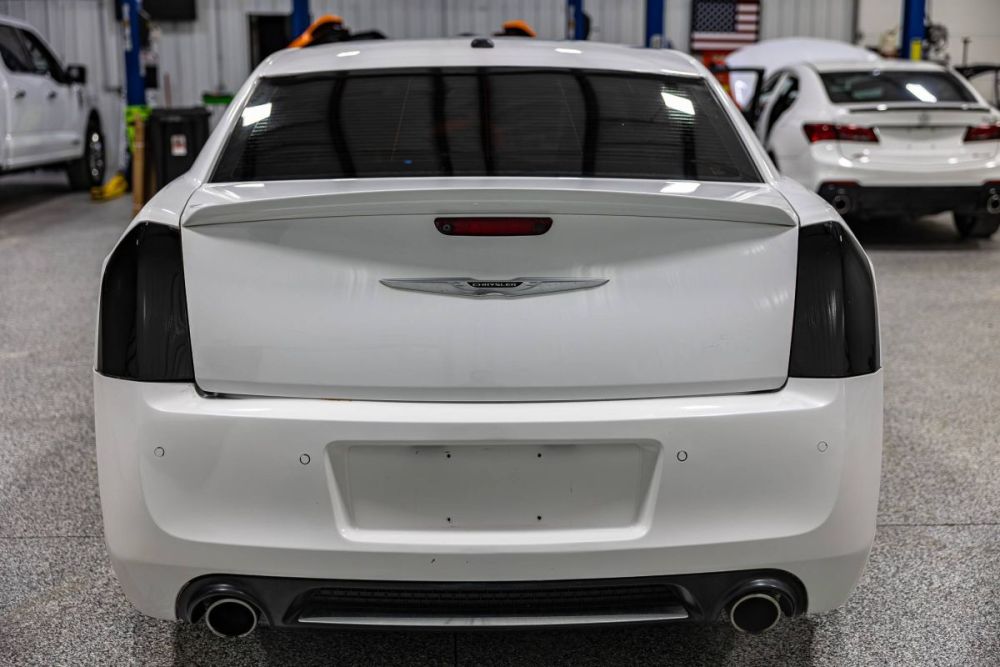 2013 Chrysler 300 SRT8 - photo 4