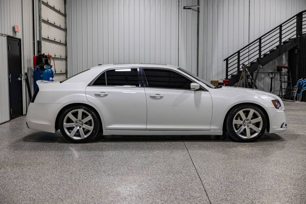 2013 Chrysler 300 SRT8 - photo 6