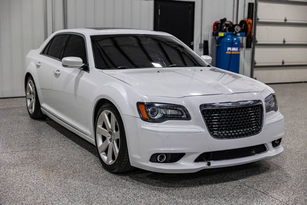 2013 Chrysler 300 SRT8 - photo 7
