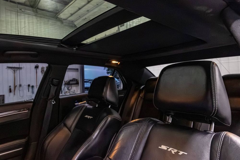 2013 Chrysler 300 SRT8 - photo 9