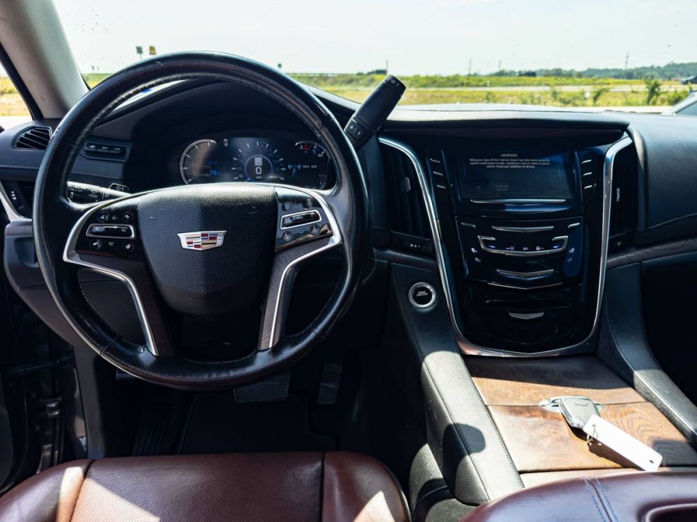 2017 Cadillac Escalade Luxury 4WD - photo 11