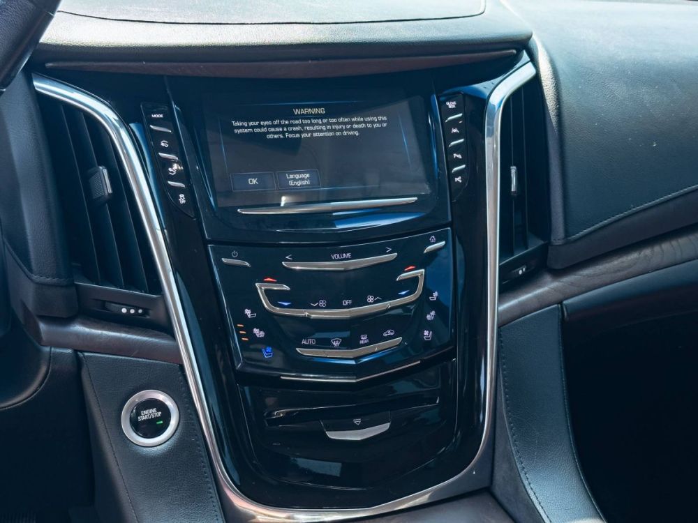 2017 Cadillac Escalade Luxury 4WD - photo 12