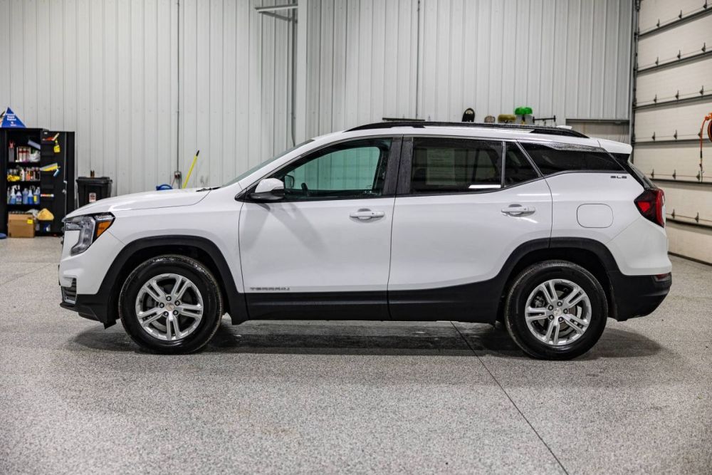2023 GMC Terrain SLE AWD - photo 2