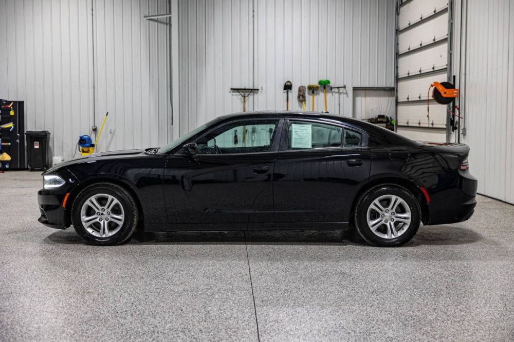 2017 Dodge Charger SE - photo 2