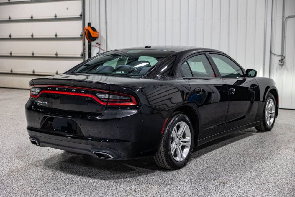 2017 Dodge Charger SE - photo 4