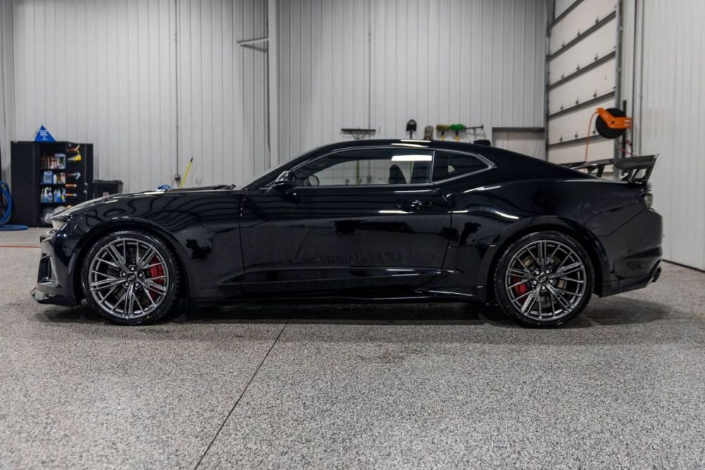 2023 Chevrolet Camaro ZL1 - photo 2