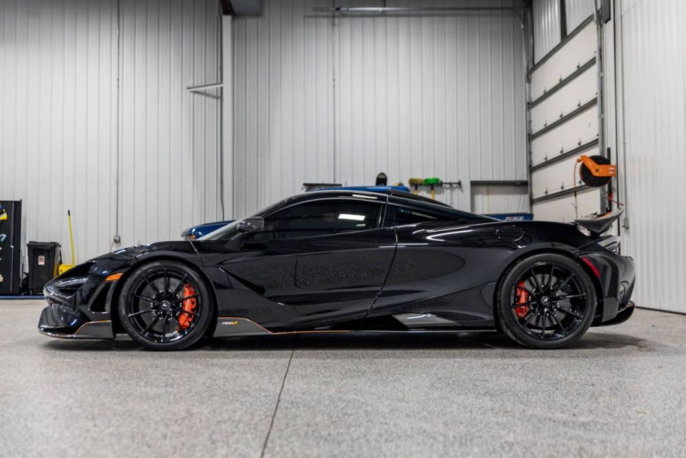 2021 McLaren 765LT - photo 3