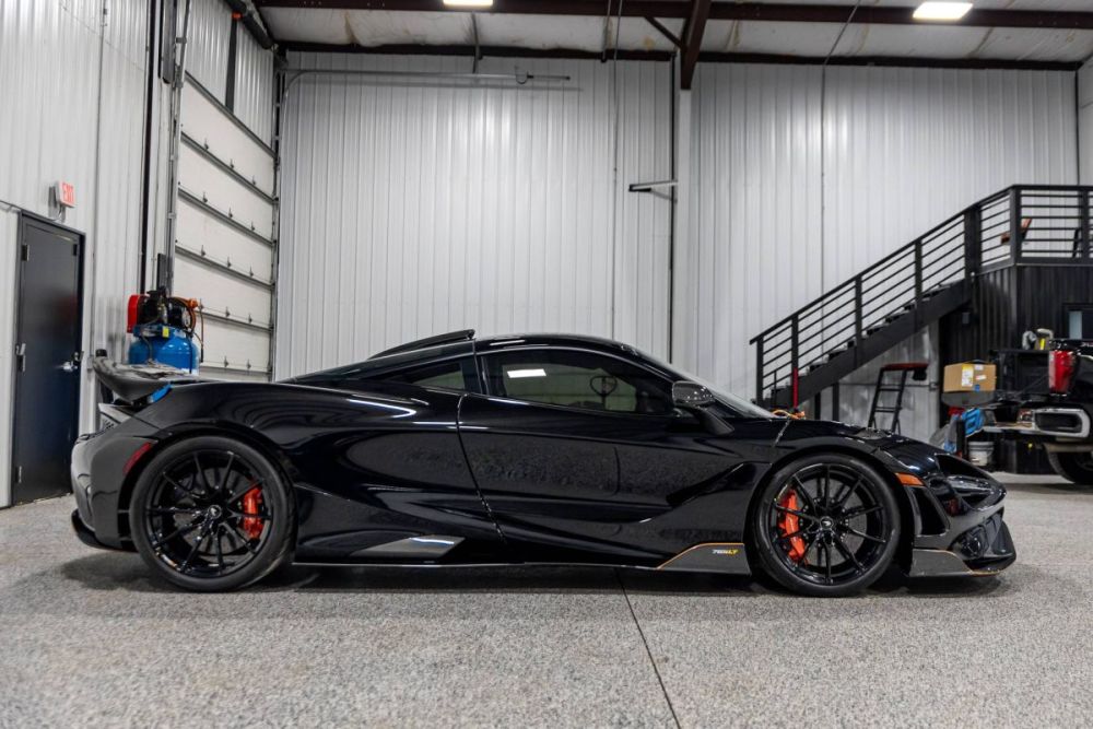 2021 McLaren 765LT - photo 7