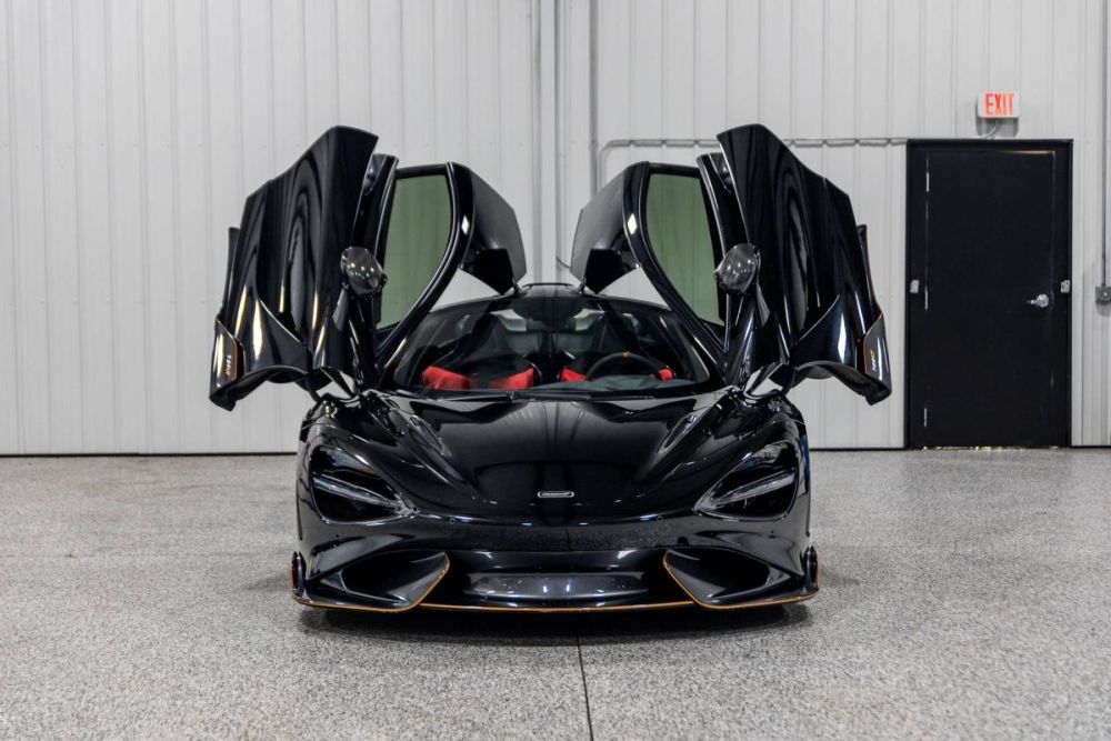 2021 McLaren 765LT - photo 9