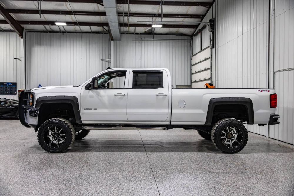 2015 Chevrolet Silverado 2500HD LT 4WD - photo 2