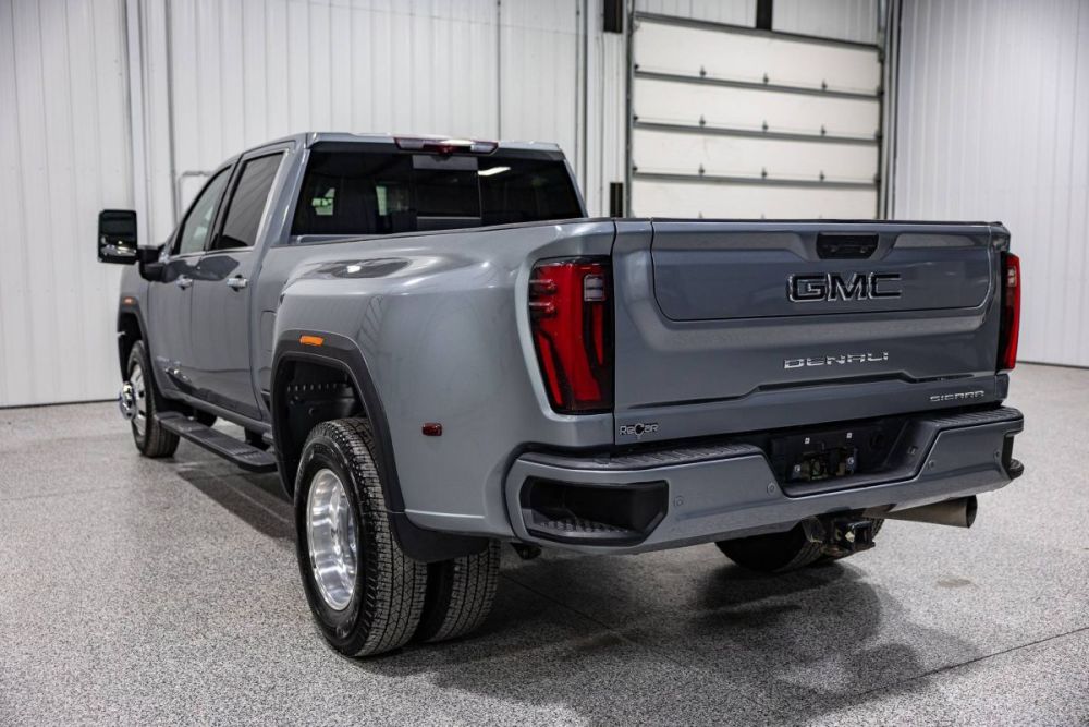 2024 GMC Sierra 3500HD Denali Ultimate 4WD - photo 3