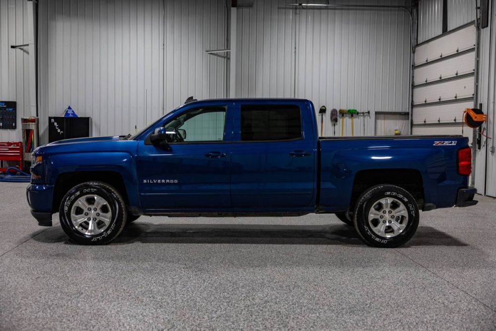 2017 Chevrolet Silverado 1500 LT Z71 4WD - photo 2