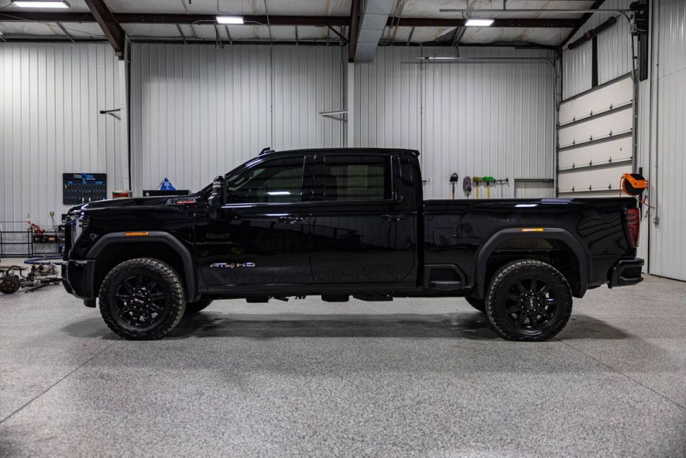 2024 GMC Sierra 2500HD AT4 4WD - photo 2