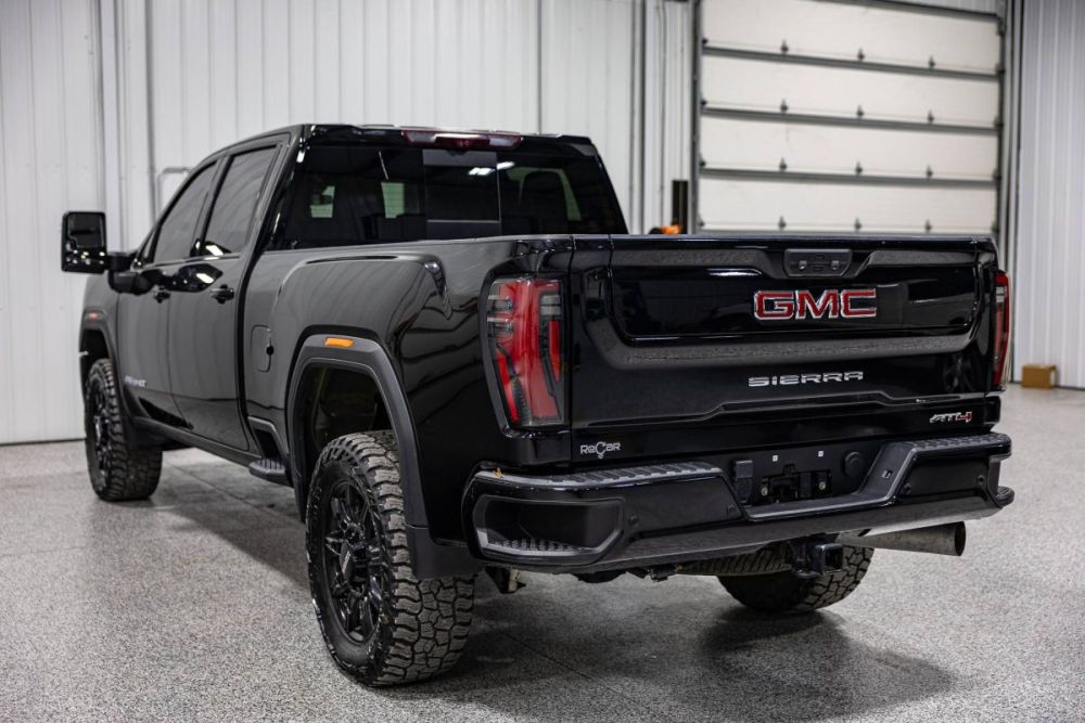 2024 GMC Sierra 2500HD AT4 4WD - photo 3