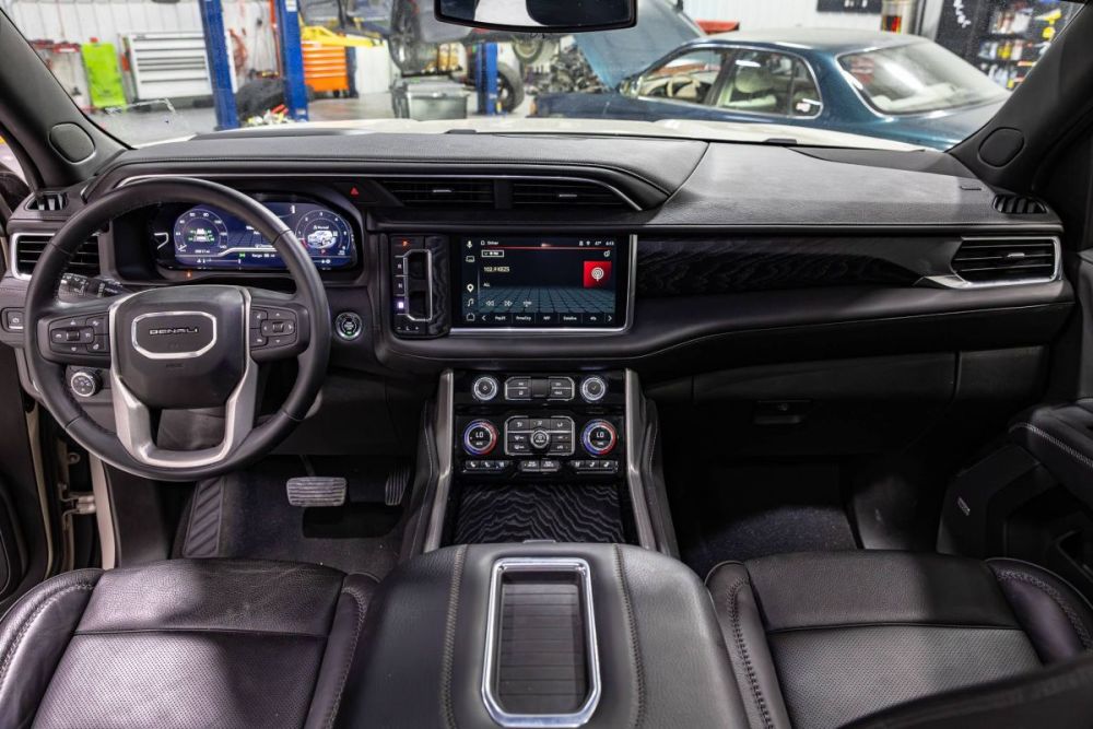 2023 GMC Yukon Denali 4WD - photo 12