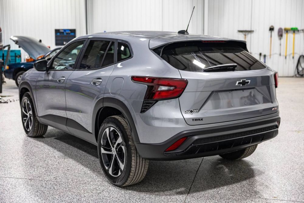 2025 Chevrolet Trax RS FWD - photo 2