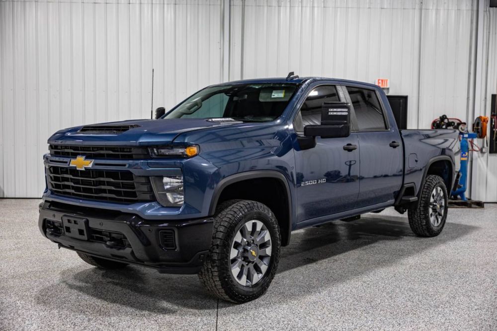 2025 Chevrolet Silverado 2500HD Custom - photo 1