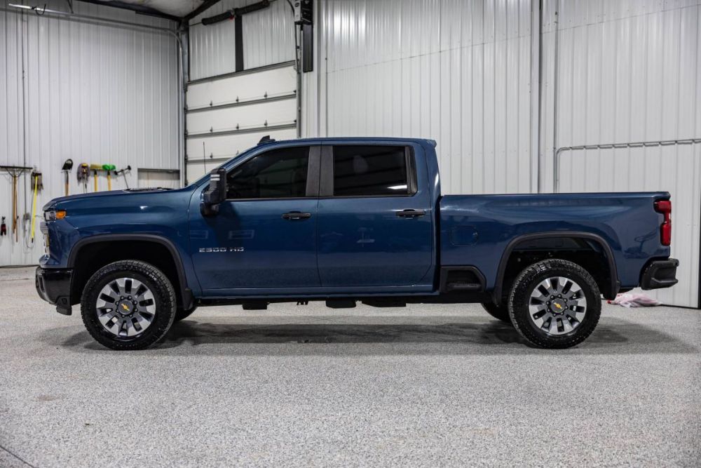 2025 Chevrolet Silverado 2500HD Custom - photo 2