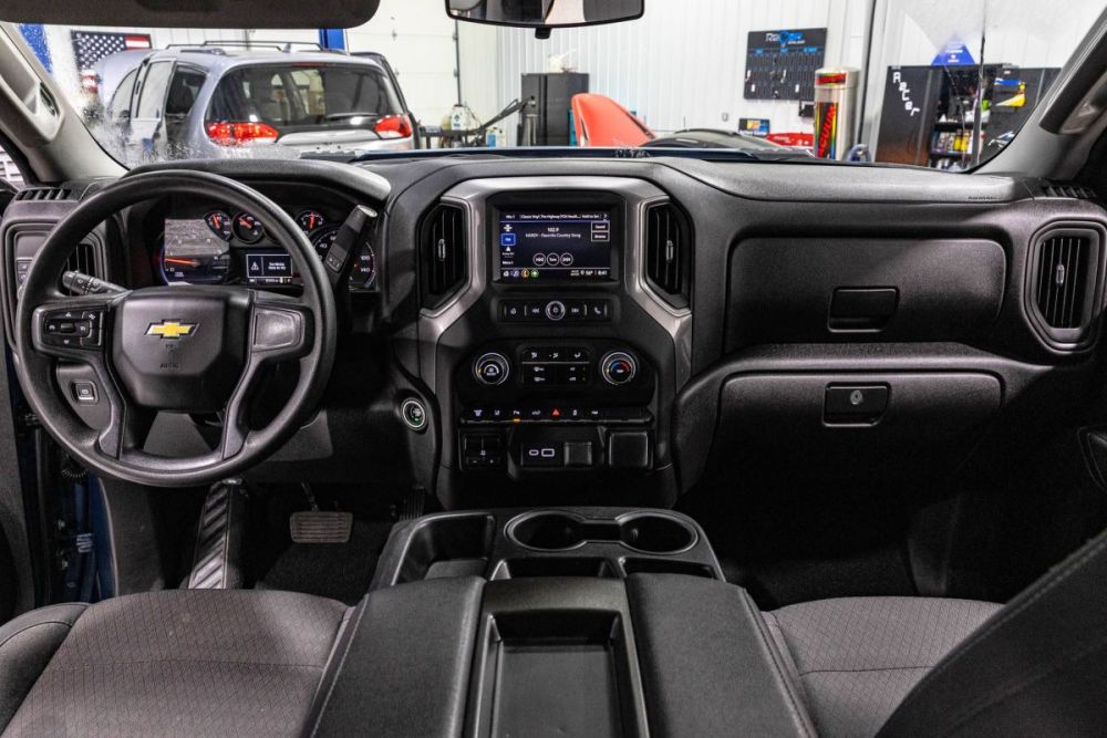 2025 Chevrolet Silverado 2500HD Custom - photo 11