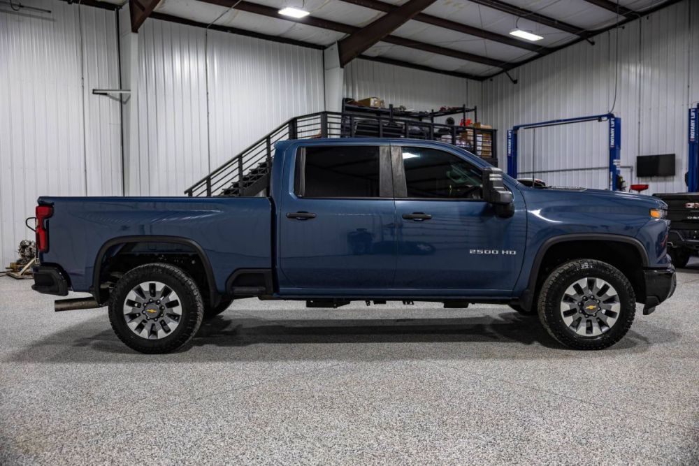 2025 Chevrolet Silverado 2500HD Custom - photo 5
