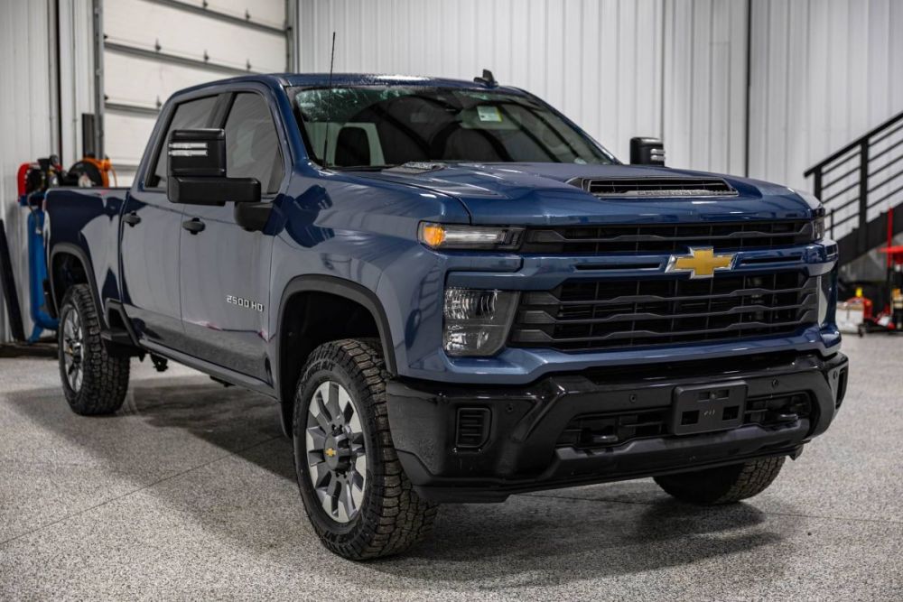 2025 Chevrolet Silverado 2500HD Custom - photo 6