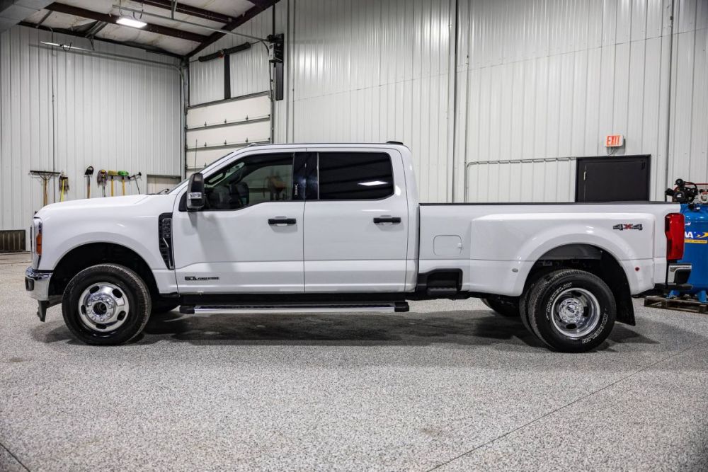 2023 Ford F-350 Super Duty XLT 4WD - photo 2