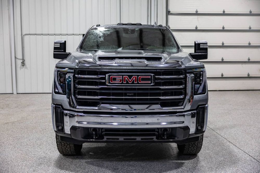 2026 GMC Sierra 2500HD SLT 4WD - photo 8