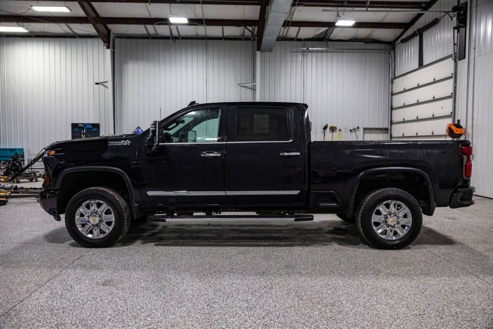 2024 Chevrolet Silverado 2500HD High Country 4WD - photo 2