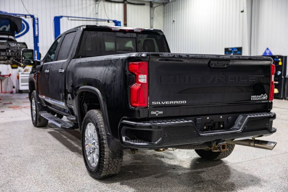 2024 Chevrolet Silverado 2500HD High Country 4WD - photo 3