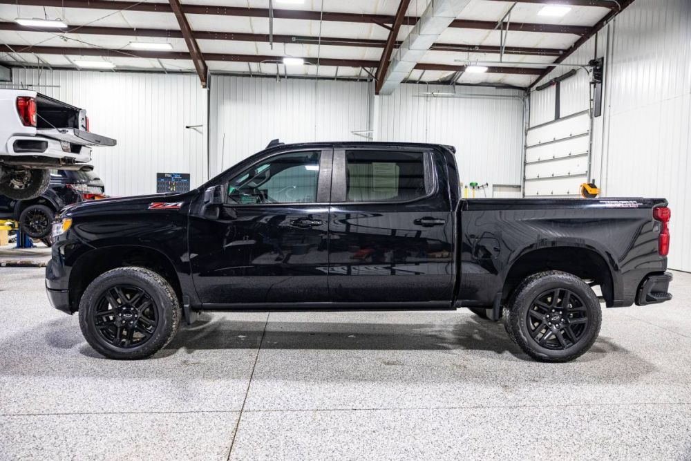 2025 Chevrolet Silverado 1500 LT Trail Boss 4WD - photo 2