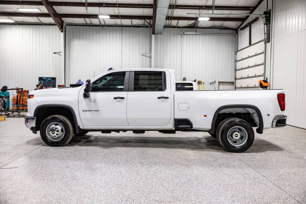 2024 Chevrolet Silverado K3500 4WD - photo 2