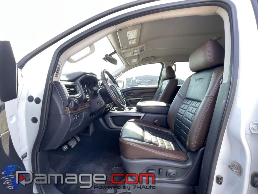 2018 Nissan Titan Crewcab 4X4 Platinum Reserve - photo 10