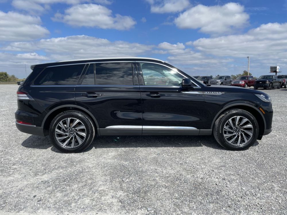 2026 Lincoln Aviator Livery AWD - photo 4