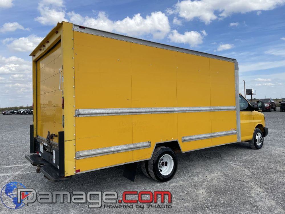 2012 GMC Savana G3500 Box Truck - photo 5