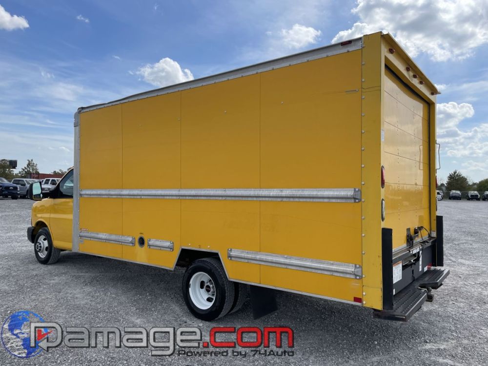 2012 GMC Savana G3500 Box Truck - photo 6