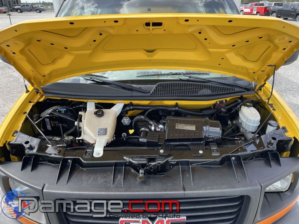 2012 GMC Savana G3500 Box Truck - photo 9