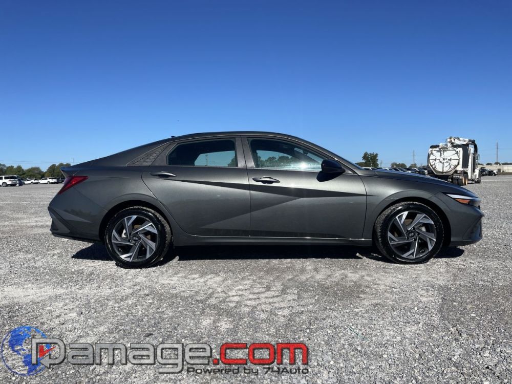 2025 Hyundai Elantra SEL Sport - photo 3