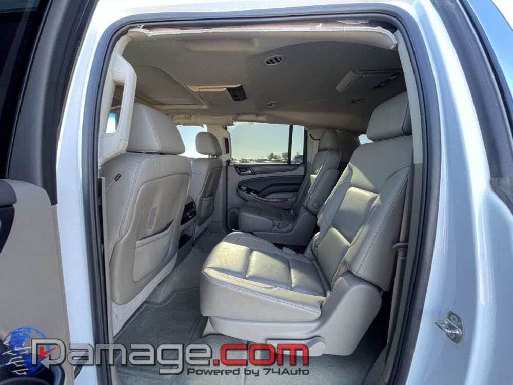 2016 Chevrolet Suburban LTZ 4X4 - photo 11