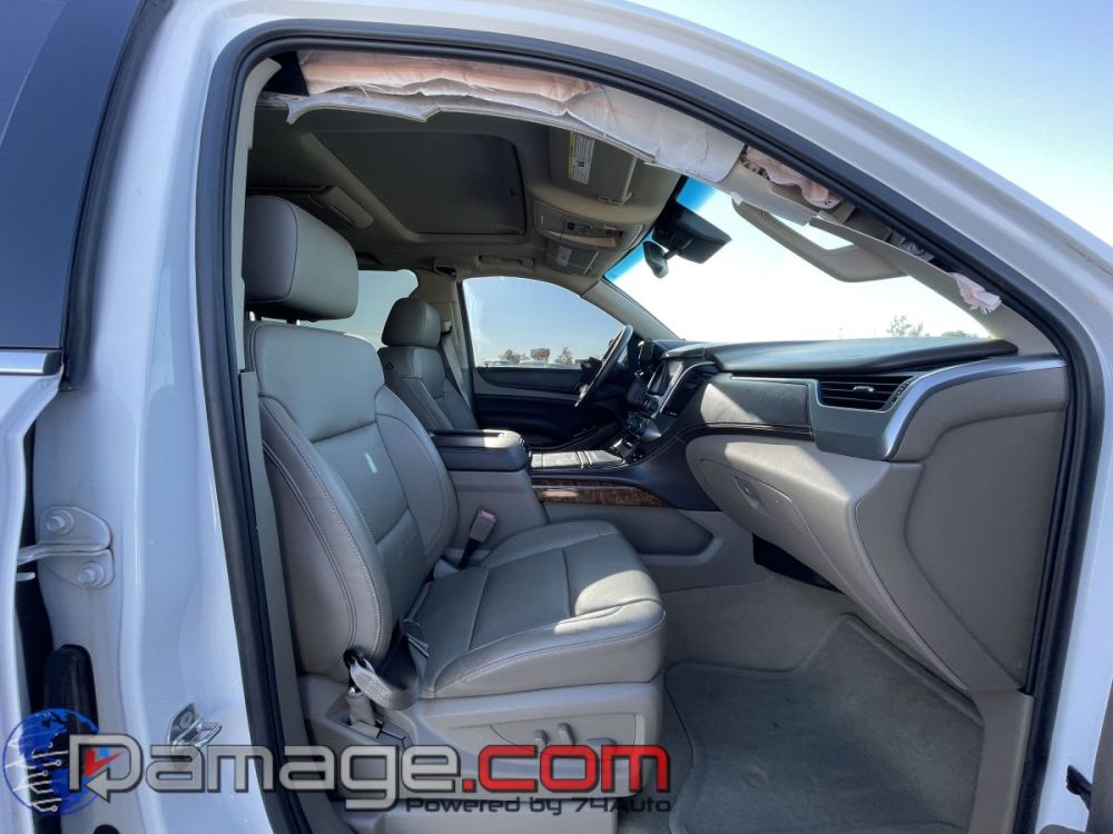 2016 Chevrolet Suburban LTZ 4X4 - photo 12
