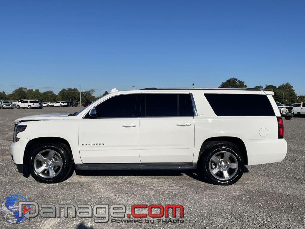 2016 Chevrolet Suburban LTZ 4X4 - photo 3