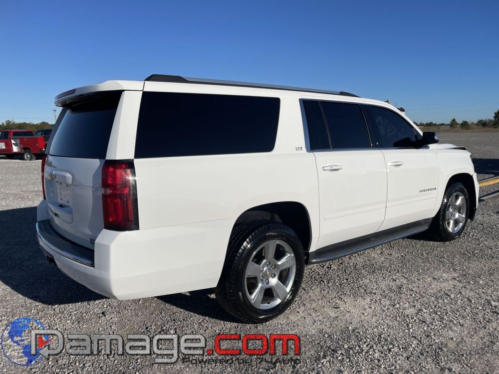 2016 Chevrolet Suburban LTZ 4X4 - photo 6