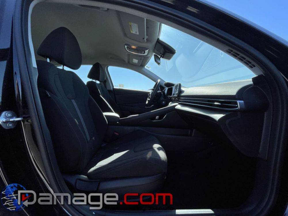 2025 Hyundai Elantra SE - photo 12