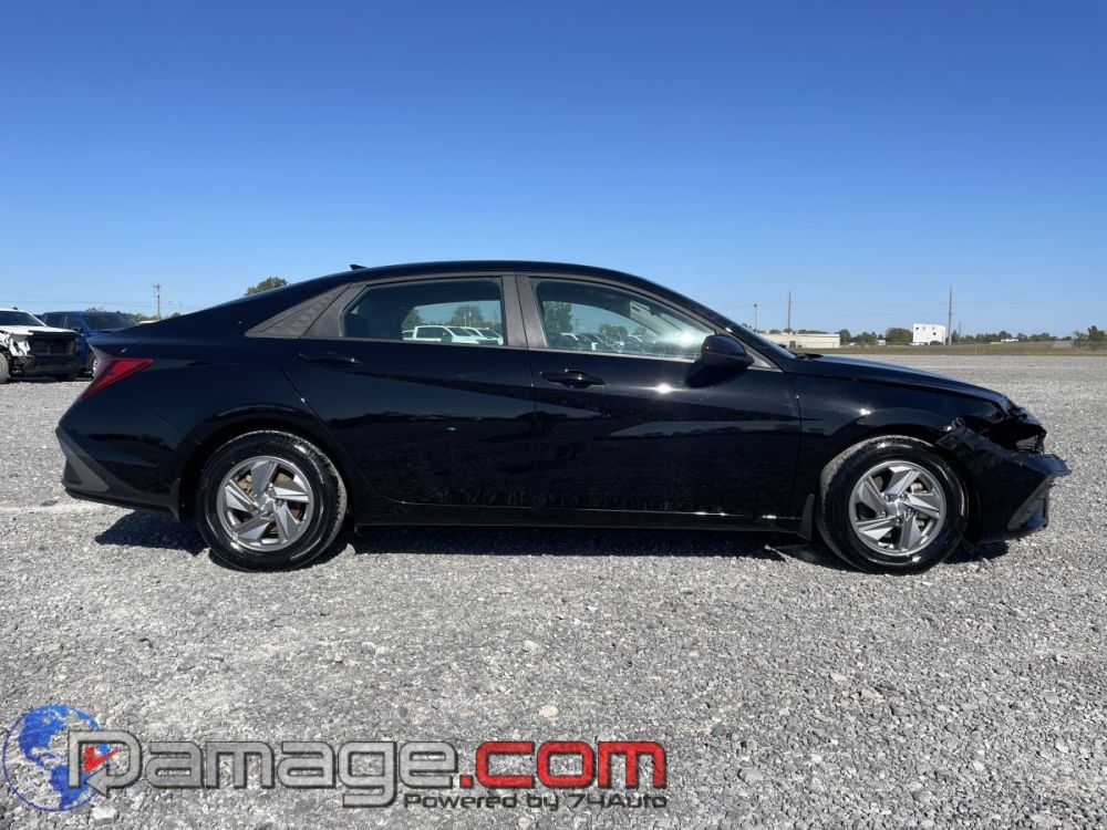 2025 Hyundai Elantra SE - photo 4