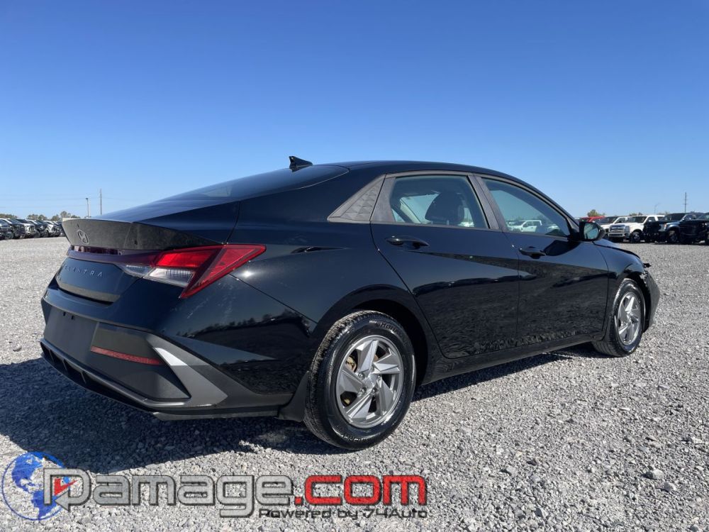 2025 Hyundai Elantra SE - photo 6