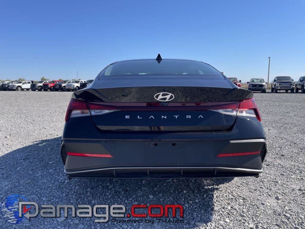 2025 Hyundai Elantra SE - photo 7