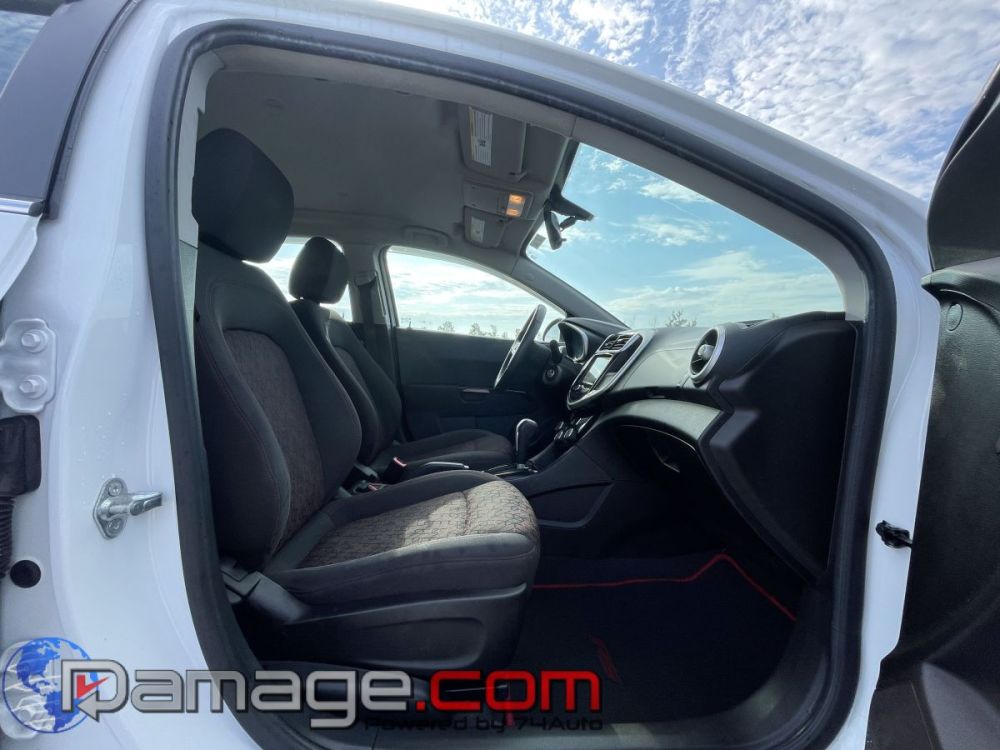 2018 Chevrolet Sonic LT - photo 12