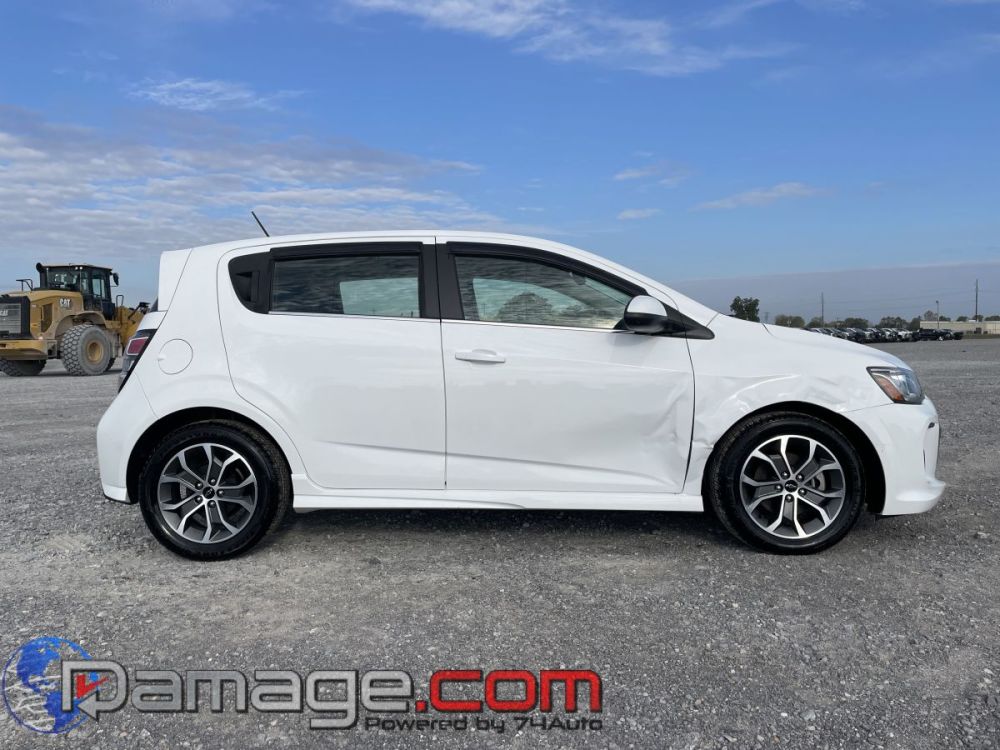 2018 Chevrolet Sonic LT - photo 4